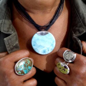 Bijoux pierres naturelles larimar turquoise serpentine pyrite 01 - Bijouterie Azurite Bergerac