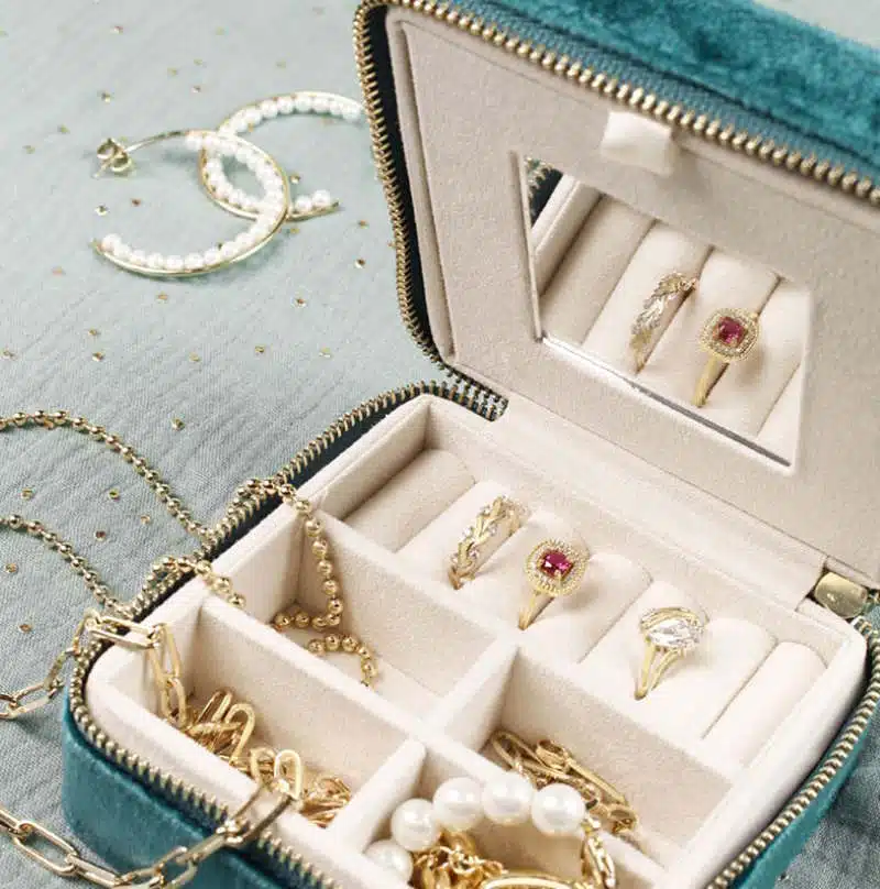 Bijouterie-Azurite-Bergerac_Boite-a-bijoux-carree-bleu-canard-2 Bracelet-pyrite-de-fer-lithotherapie-8-mm-h210