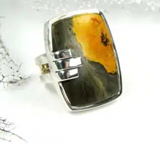 Pourquoi Choisir des Bijoux de Créateurs : L&rsquo;Art de Porter des Pièces Uniques