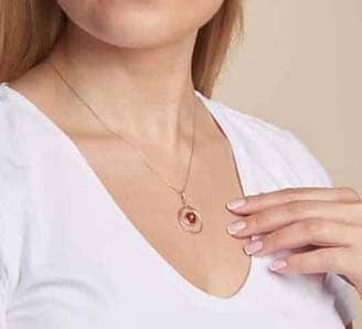 Les bijoux minimalistes : Pourquoi adopter cette tendance dans vos accessoires ?