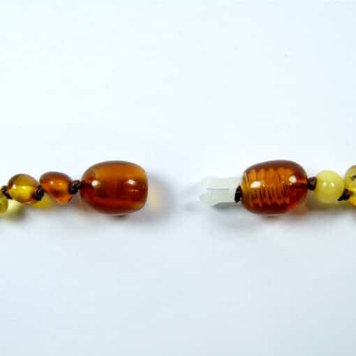 Collier enfant en ambre multicolore – Image 2
