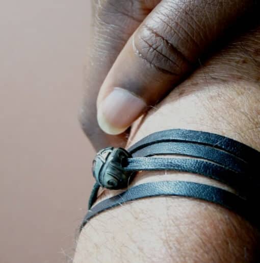 Bracelet homme cuir et perle de Tahiti gravée